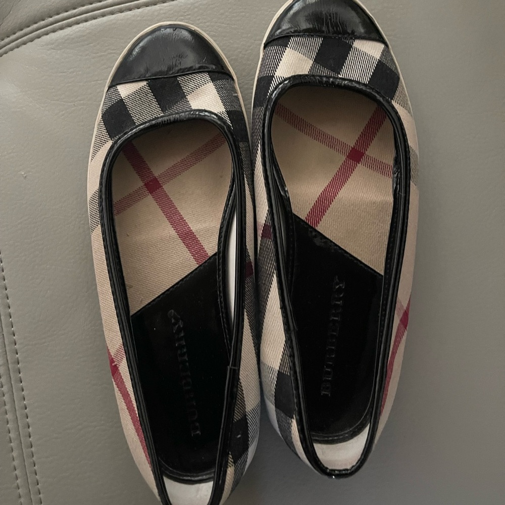 Burberry Women's Black and Cream Plaid Loafers